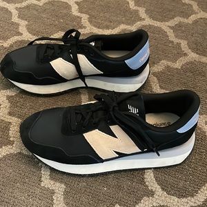 New Balance 237 - Size 7 1/2